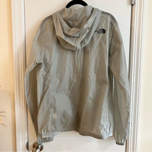Men’s North Face Windbreaker, Small - Picture 4 of 4